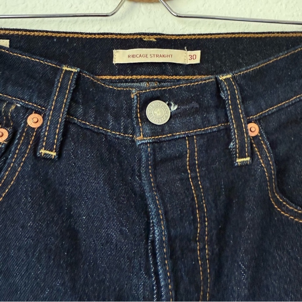 Levi’s Ribcage Full-Length Jeans in Small Course - Picture 7 of 16